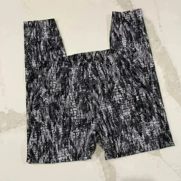 Lululemon InStill HR Tight Womens 8 Black White Geometric 25” LW5EQUS Leggings - Picture 3 of 7
